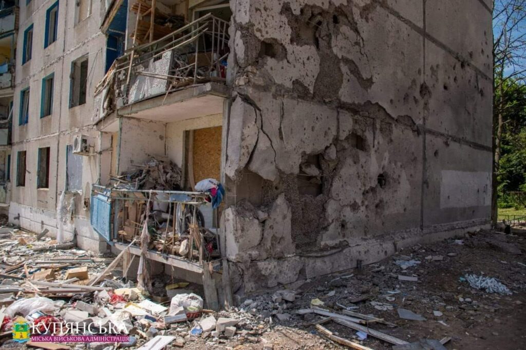 Власти Купянщины показали разрушения в Ковшаровке после авиаударов (фото)