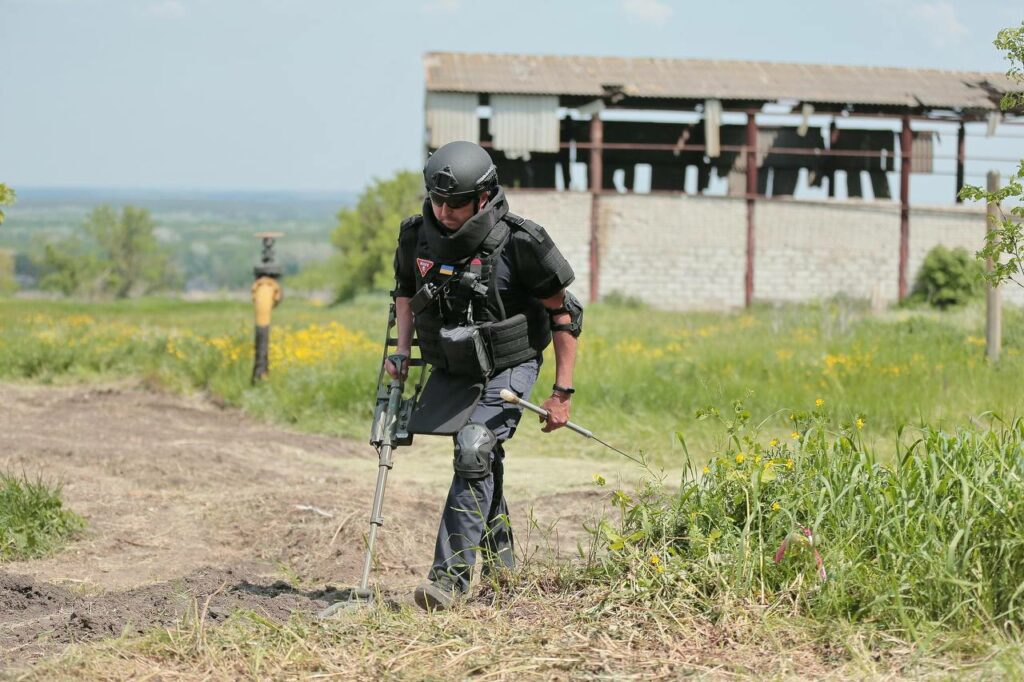 Майже 200 цивільних підірвалися на мінах на Харківщині після звільнення – ДСНС