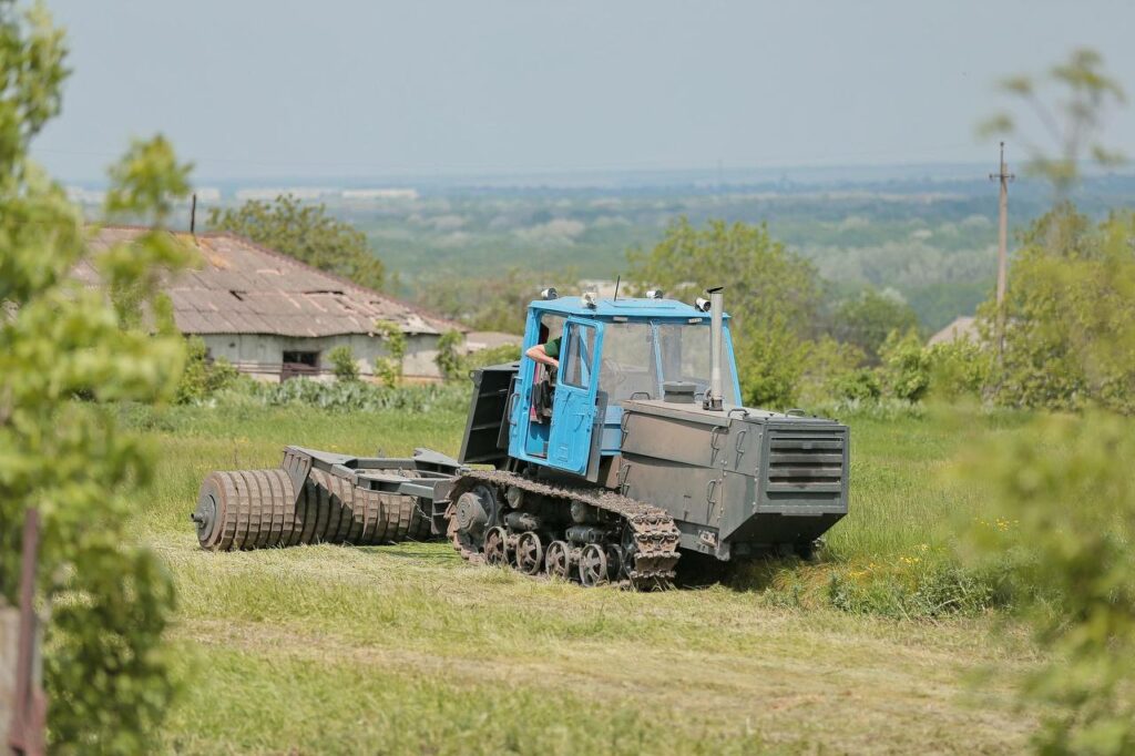 Машина для разминирования, сделанная на Харьковщине, заработала возле Балаклеи