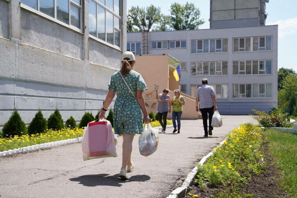 Количество пунктов помощи херсонцам увеличили: Терехов гордится харьковчанами