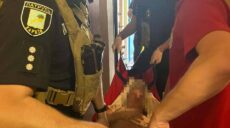 Лежала на підлозі та благала про допомогу: у Харкові врятували пенсіонерку
