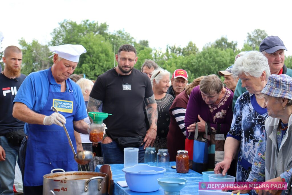 Американський мільярдер на Харківщині годував місцевих жителів у їдальні