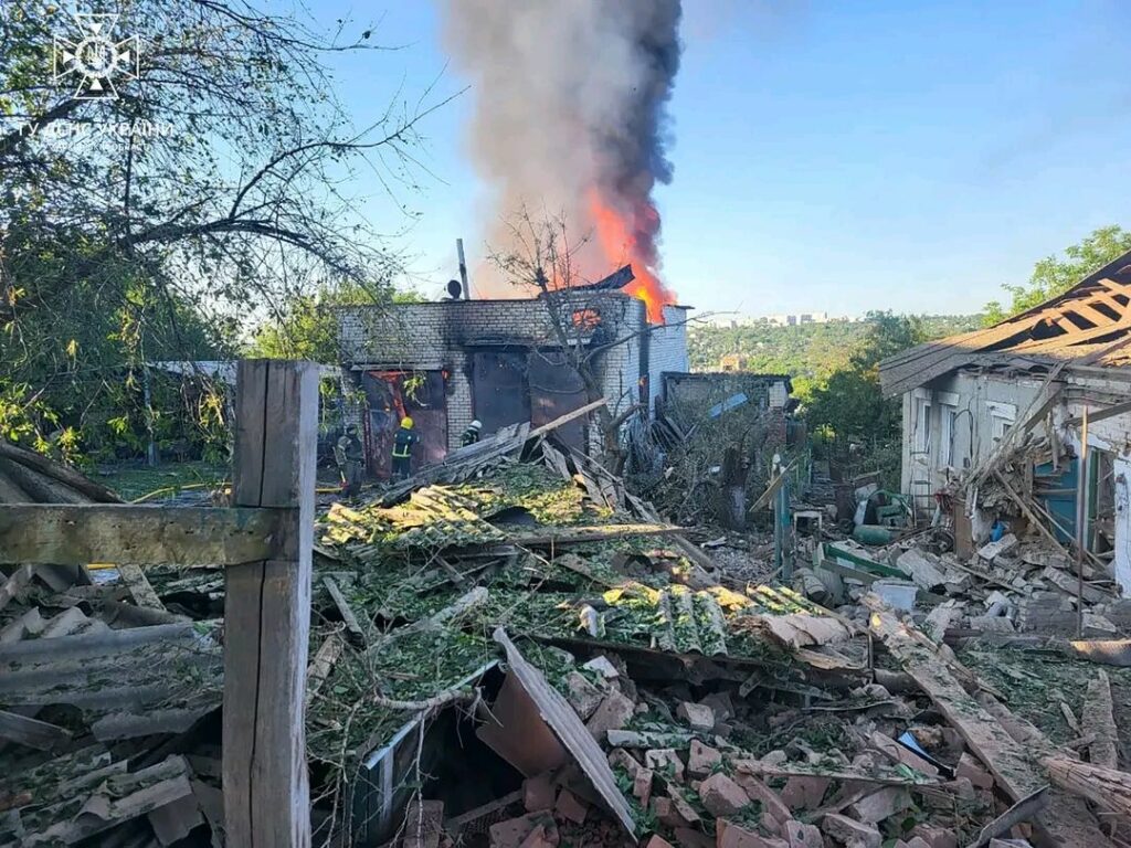 У Куп’янську сталася масштабна пожежа через обстріл – ДСНС (фото)