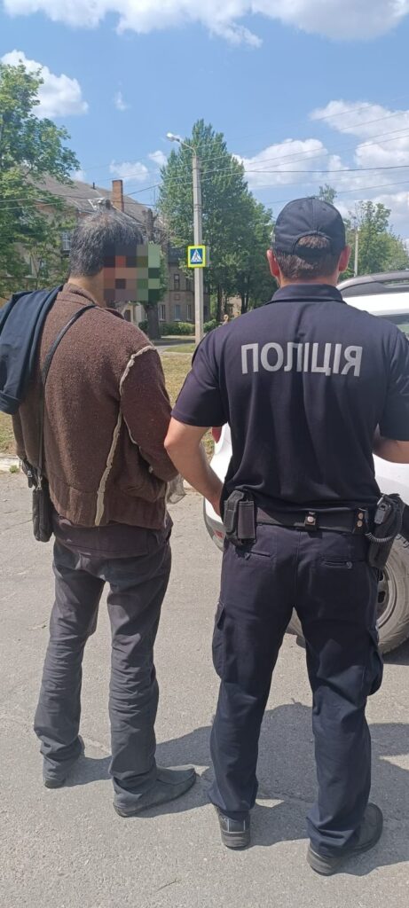 На Харьковщине мужчина набросился с ножом на знакомого из-за ссоры – полиция