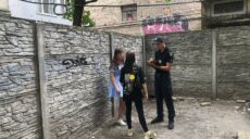 Пиячили та курили: у Харкові «на гарячому» піймали підлітків