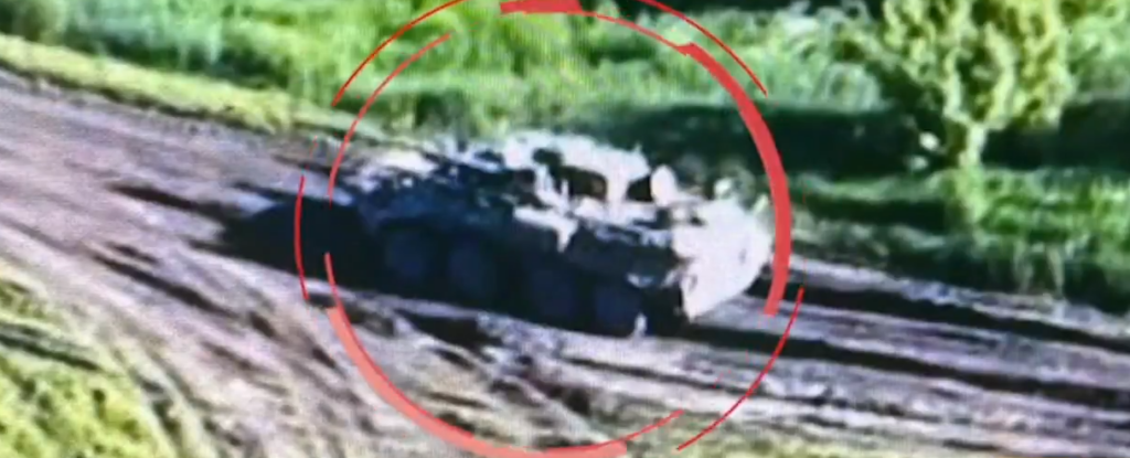 Воїни харківської 92 ОМБр дроном знищили ворожий БТР (відео)