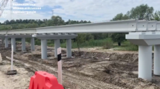 На Балаклейщине возводят новый мост: достроить планируют до конца года (видео)