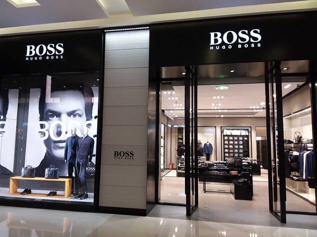 Збільшили постачання люксового одягу. Hugo Boss продовжує кривавий бізнес у рф