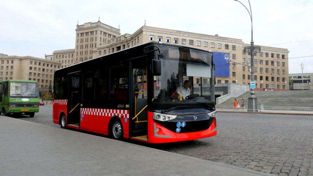 Номери деяких автобусів змінилися в Харкові