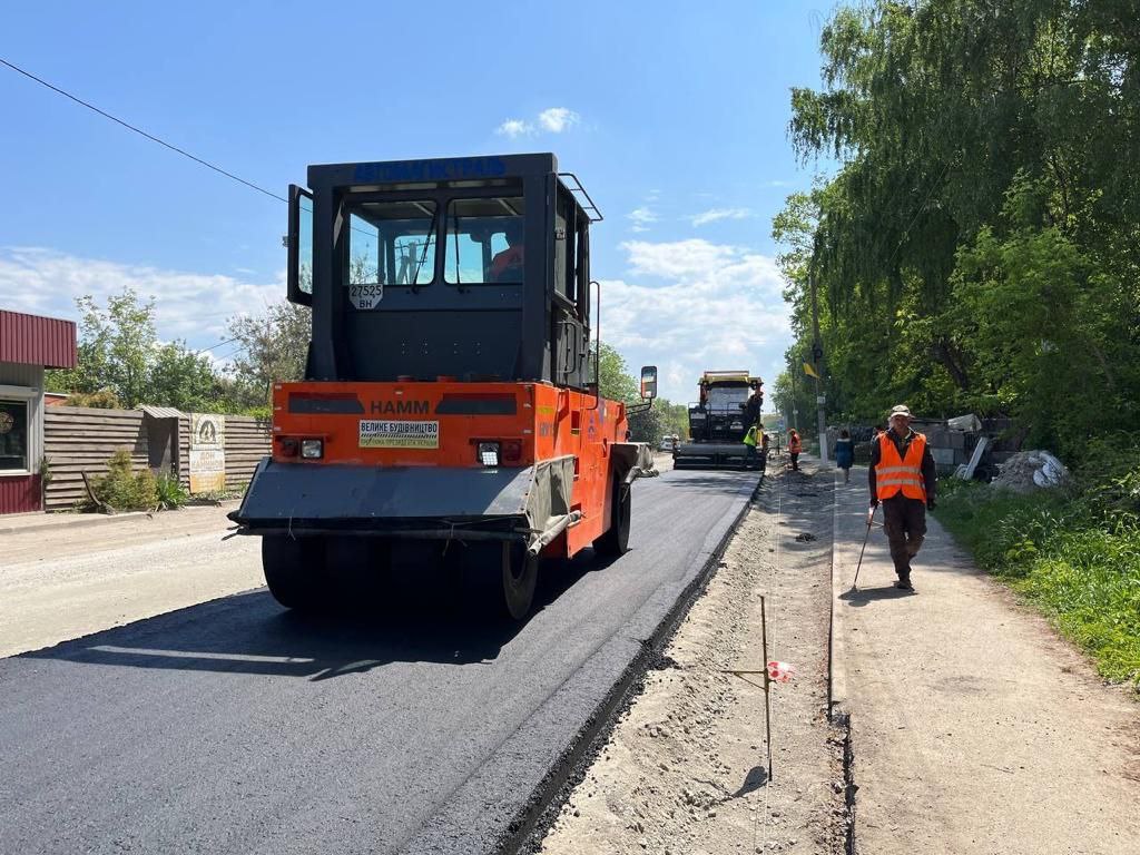 У Бабях під Харковом комунальники відновлюють дорогу