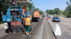 У Харківській області ремонтують дорогу і поновлюють розмітку