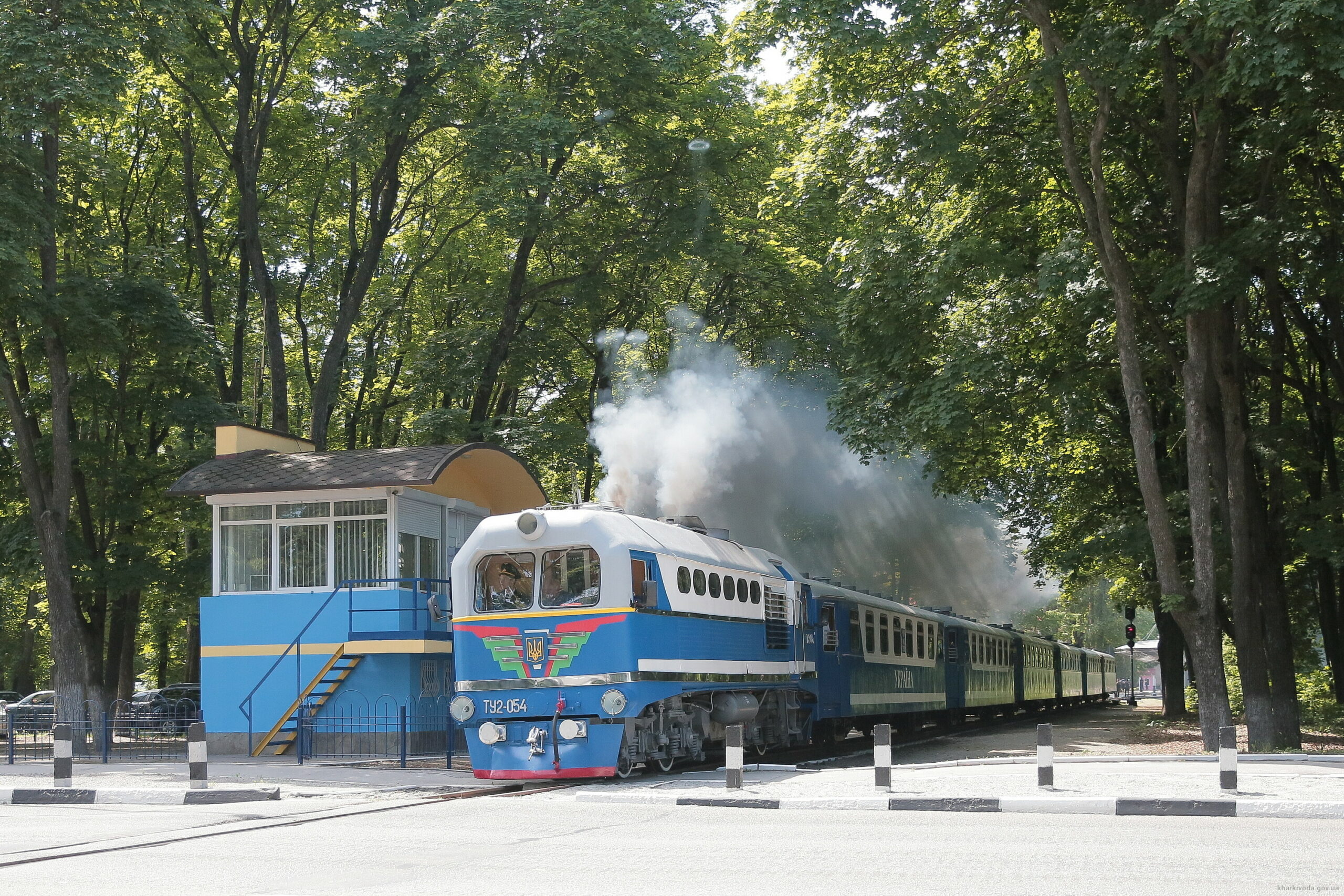 Ко Дню защиты детей: в Харькове открылась детская железная дорога (фото)
