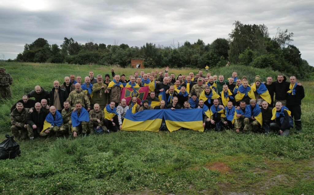 Обмін полоненими: додому повернулися воїни з Харківської області