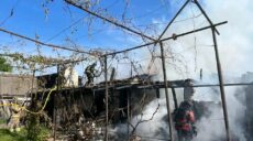 Приватний сектор на Харківщині опинився під ударом РФ: сталася пожежа (фото)