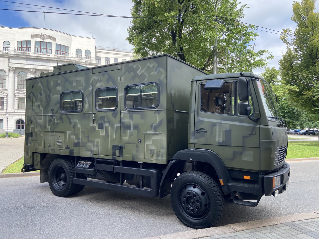 АТБ передала автівки військовим 93 ОМБр 7