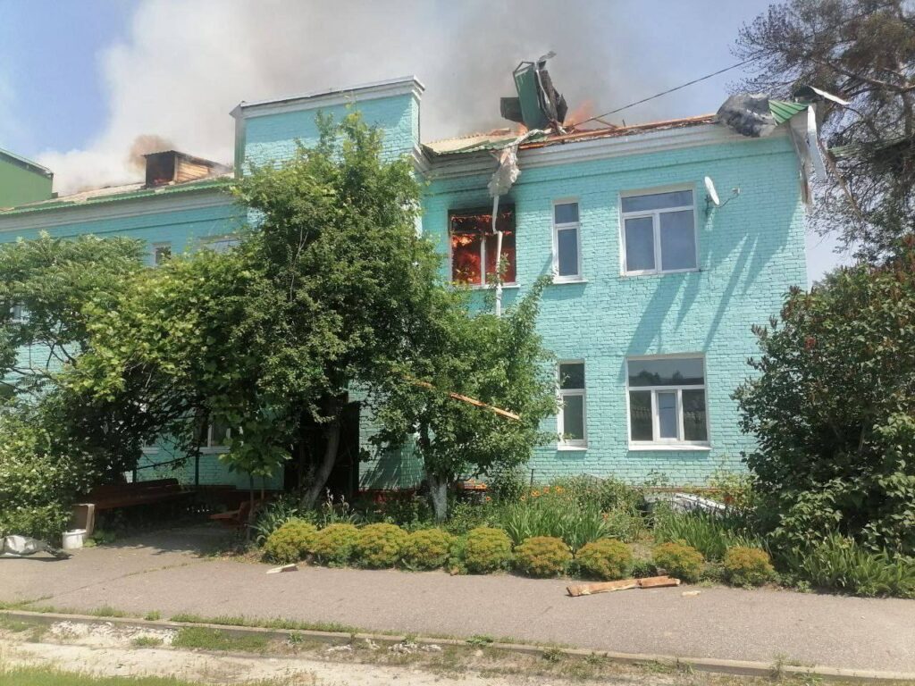 Шебекино в огне. В городе идет бой, слышны выстрелы, горят дома (фото, видео)