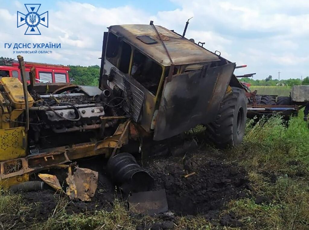 Подрыв трактора на Харьковщине: в результате взрыва произошел пожар (фото)