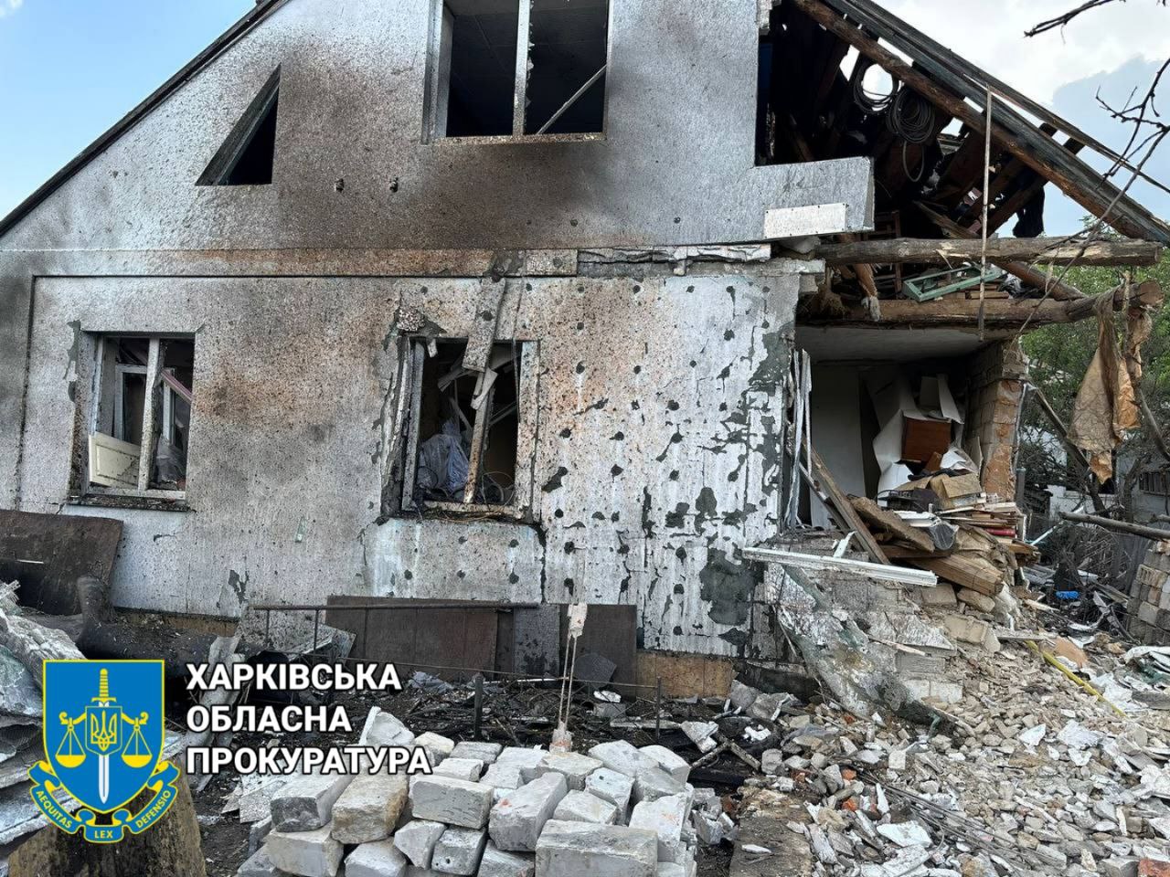 Розбиті будинки та поранена: наслідки обстрілів Куп’янщини (фото)