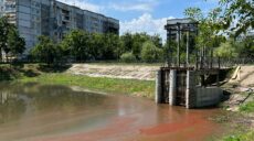 В Харькове восстанавливают водоем, обмелевший из-за обстрела РФ (фото)