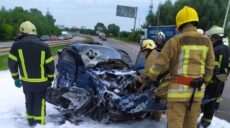 ДТП на трасі під Харковом: машини розбиті, водій у лікарні (фото)
