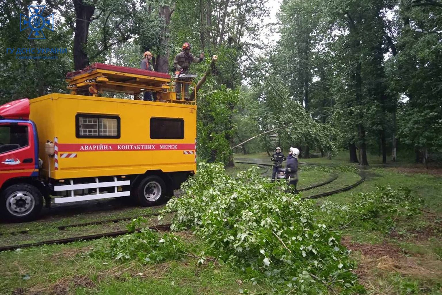 На Харківщині через стихію місцями зникла електрика (оновлено)