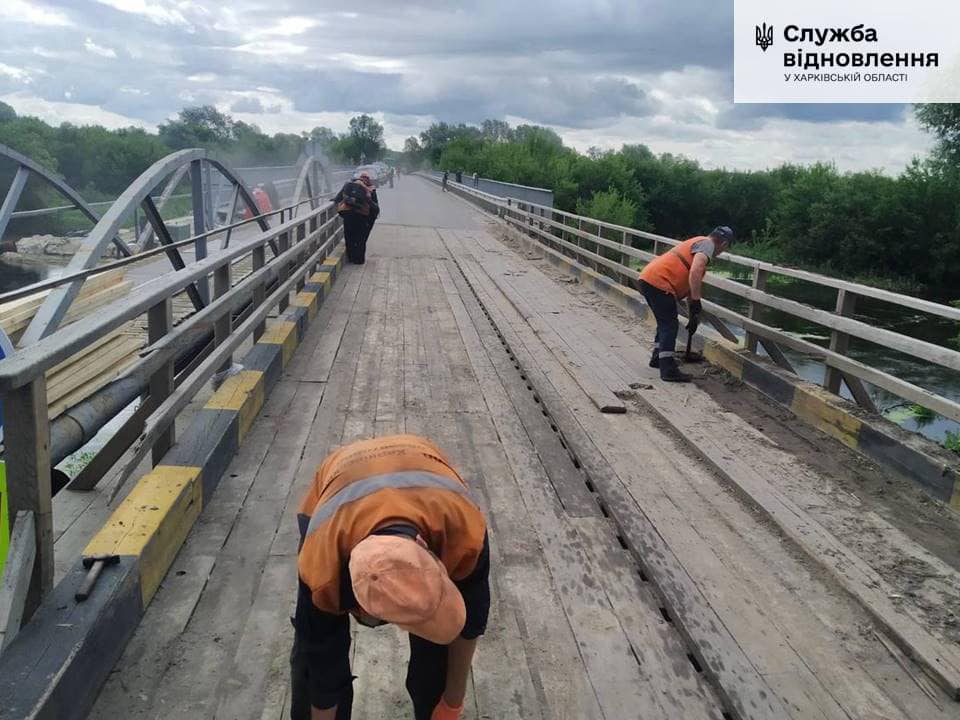 Ремонт тимчасового мосту на Харківщині у селі Задонецьке