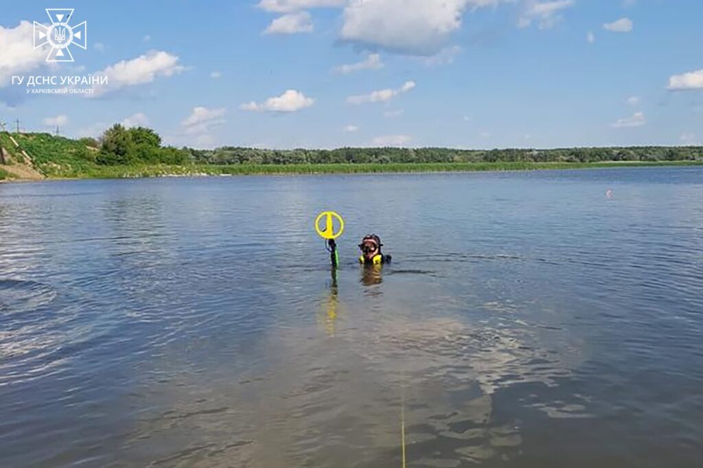 На Харківщині під водою знешкодили півтонну російську авіабомбу: момент вибуху