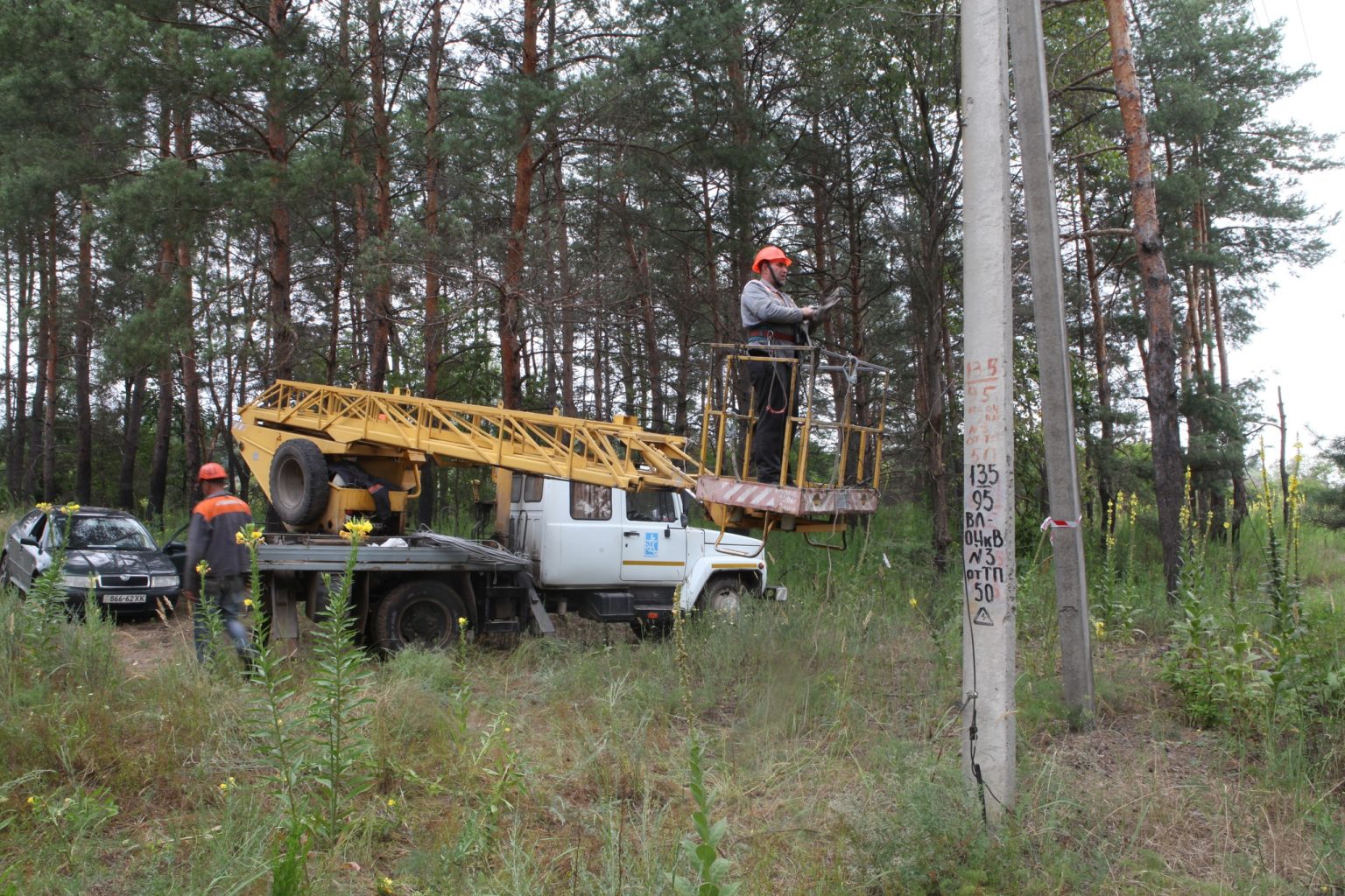 На Харьковщине запитали село, где не было света почти полтора года (фото)