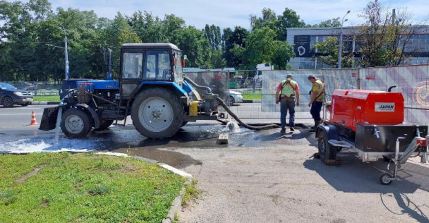 “Харківводоканал” усуває складну аварію на проспекті Гагаріна