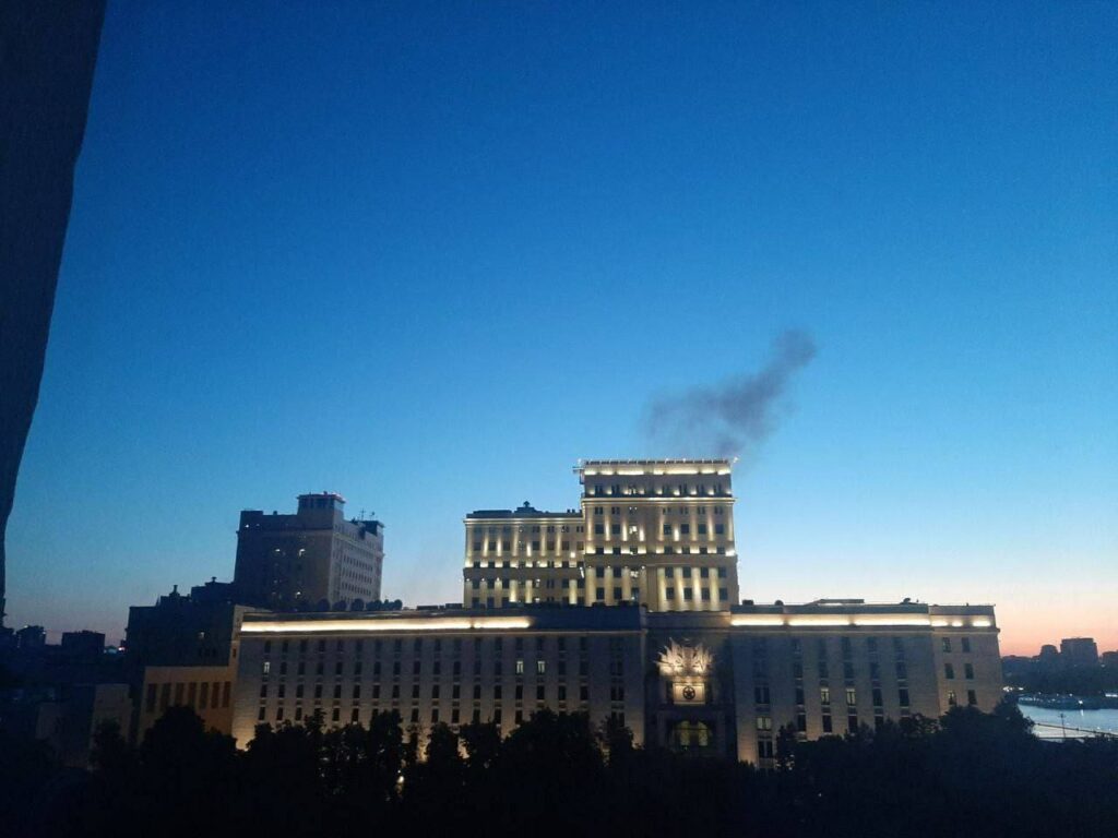 Гарячий ранок: Москву та Крим атакували безпілотники, вибухає склад БК (відео)