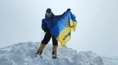 Флаг с подписью Зеленского харьковский альпинист установил на Аляске (фото)