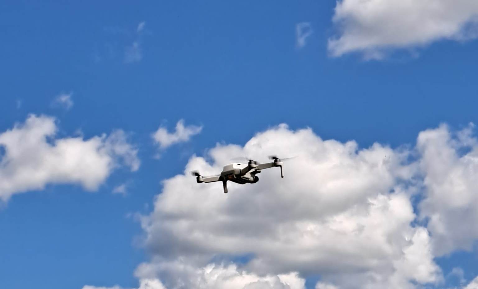 На Купянском направлении россияне роют траншеи между мин и запускают FPV-дроны