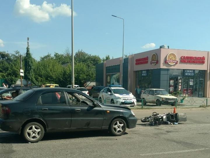 Через ДТП під Харковом між «Daewoo Lanos» і скутером двоє травмованих