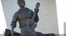 Памятник Высоцкому, бюст Гагарину: что нужно снести в Харькове – активисты