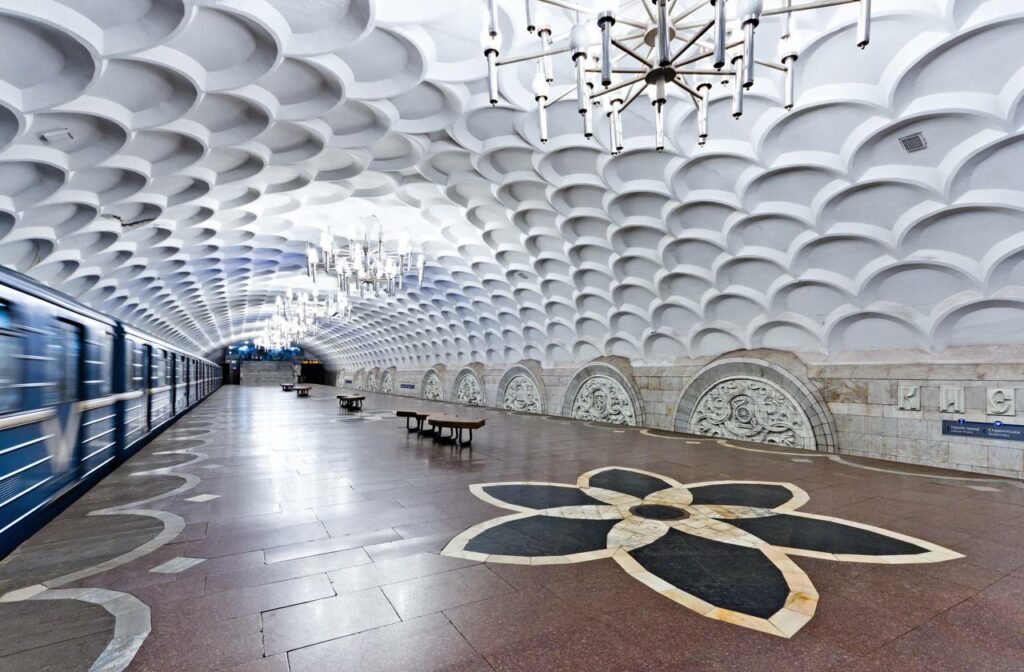 Дерусифікація станції метро «Київська» у Харкові: новий напис – тимчасовий