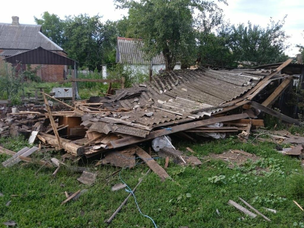 Із гелікоптерів і арти. Росіяни обстріляли село на Харківщині