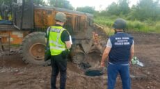 Підрив грейдера на Харківщині: поліція повідомляє, що водій у лікарні