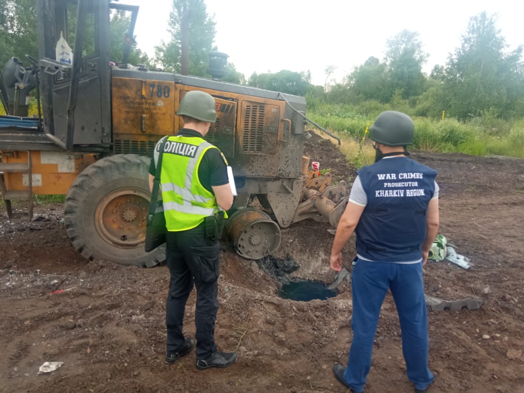 Подрыв грейдера на Харьковщине: полиция сообщает, что водитель в больнице