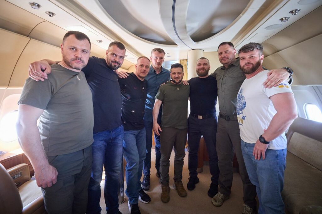 Герои обороны «Азовстали» возвращаются из Турции в Украину — Зеленский