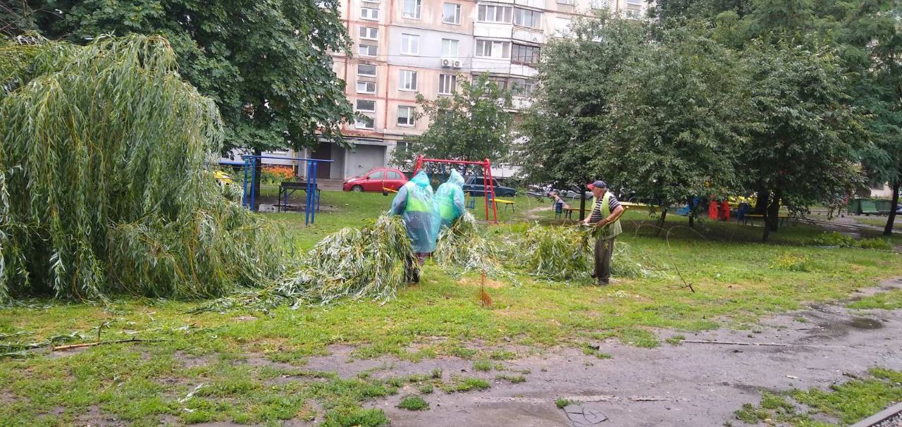 В Харькове ликвидируют последствия стихии 10 июля 2