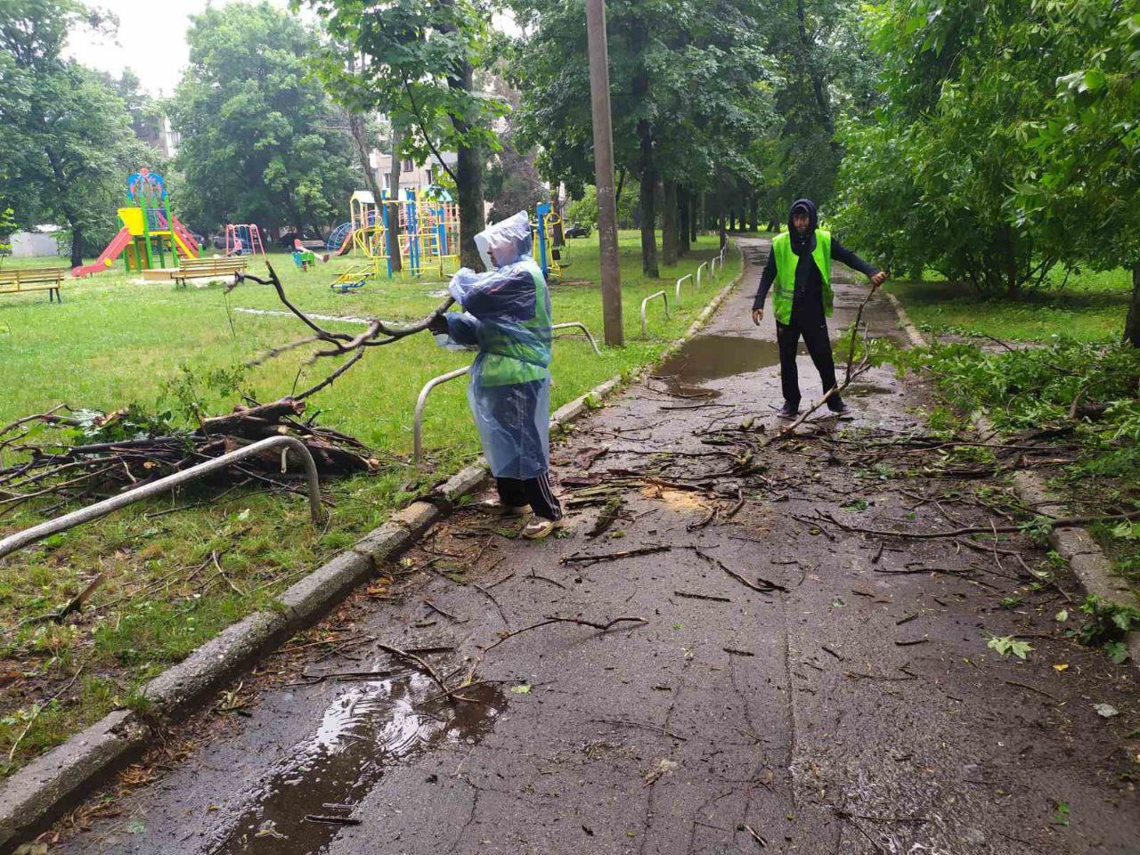 В Харькове ликвидируют последствия стихии 10 июля 3