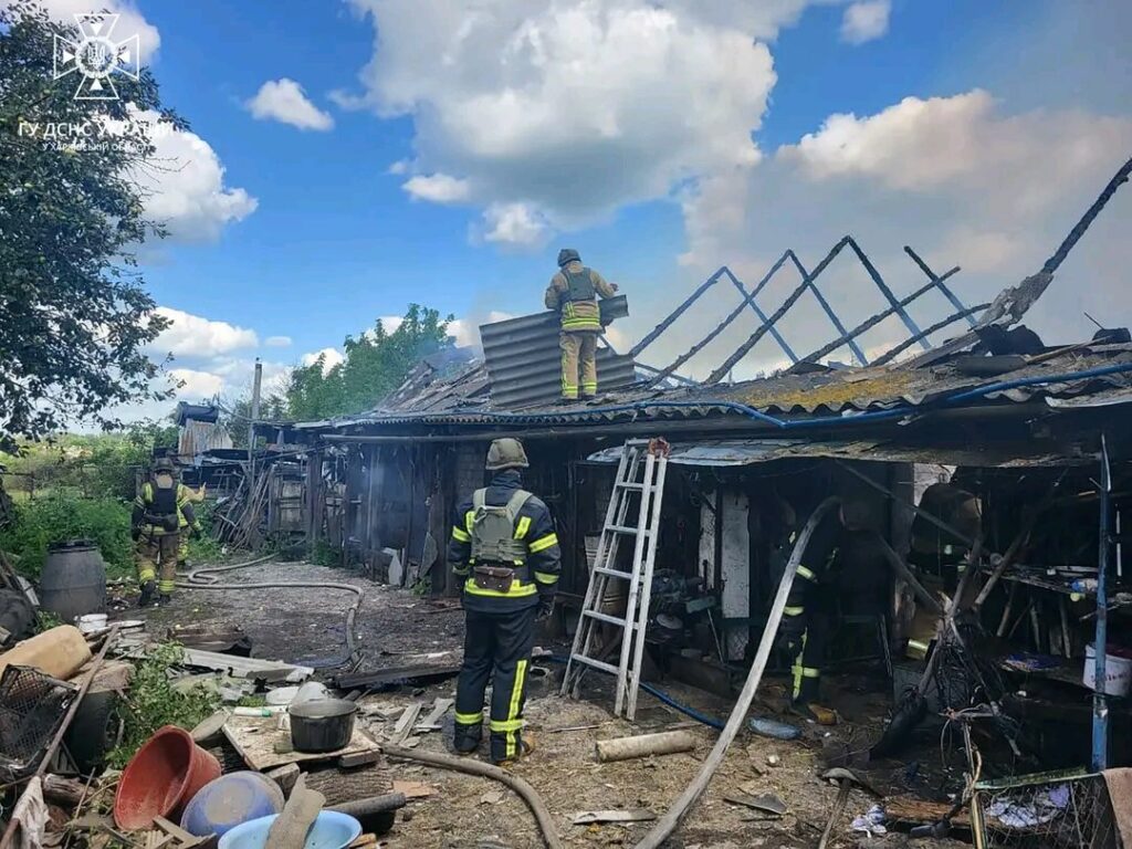 Враг ударил по Харьковщине: возник пожар (фото)