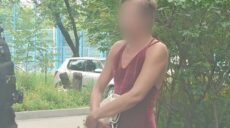 У Харкові спіймали жінку, яка серед білого дня пограбувала перехожу (фото)