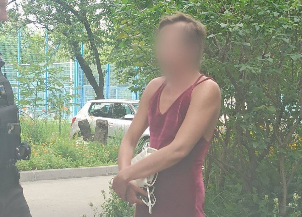 В Харькове поймали женщину, средь бела дня ограбившую прохожую (фото)