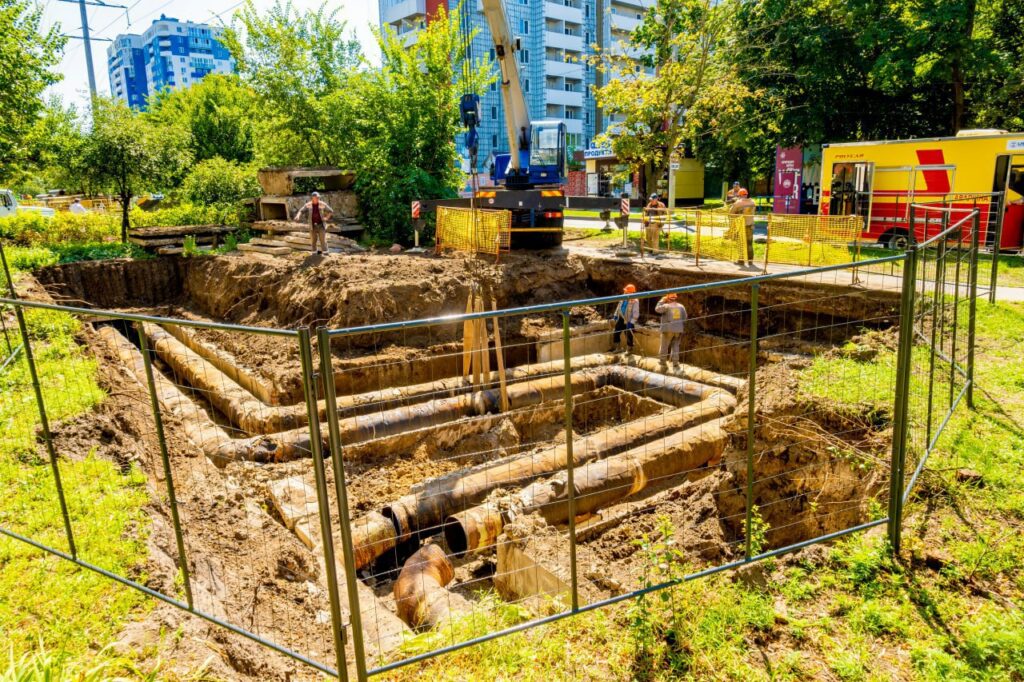 На вулиці Зерновій у Харкові перекладають тепломагістраль (фото)