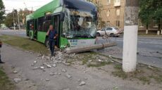 Збив чоловіка з дітьми на “зебрі”: подробиці ДТП із тролейбусом у Харкові