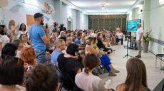 Терехов начал обсуждать офлайн в школах с родителями Харькова