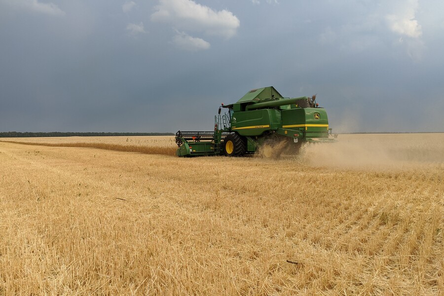 Более 37 тыс тонн зерна собрали аграрии Харьковщины почти за две недели