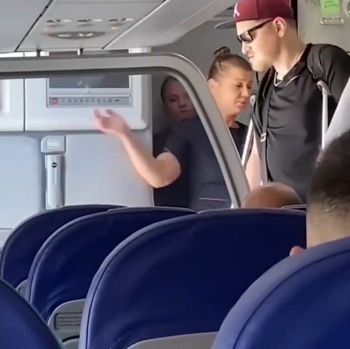 Wizz Air высадила из самолета украинского ветерана из-за протеза ноги (видео)