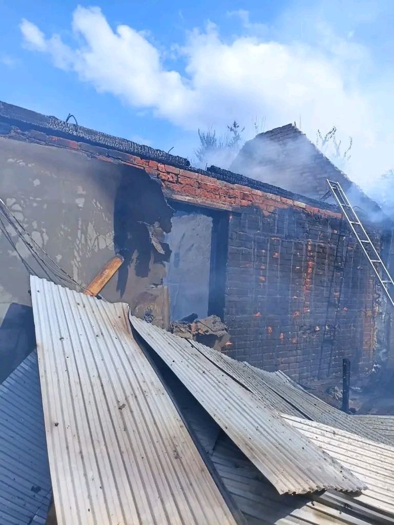 Из-за обстрелов сгорел частный дом в Волчанске Харьковской области — ГСЧС
